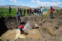 Sulamada Kullanilan Boru Patlayinca Tarlasini Sulayamayan Çiftçiler Tepki Gösterdi