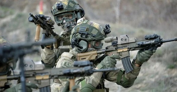 MSB duyurdu! Hakurk'ta 4, Fırat Kalkanı bölgesinde 4 PKK'lı terörist etkisiz hale getirildi