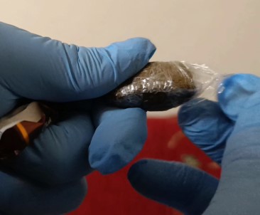 Gurbetçinin Çikolata Paketlerinden Uyusturucu Çikti