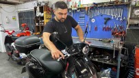 Motosiklet Tamircileri Sadece Yaz Aylarinda Degil Artik Yilin 12 Ayinda Yogun Tempoyla Çalisiyor