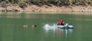 SAK Ve JAK Ekipleri, Su Altinda Helikopter Enkazinin Kesfini Sürdürüyor