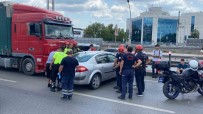 Tir Ile Otomobil Çarpisti, Sans Eseri Yaralanan Olmadi