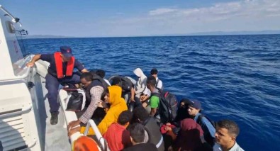 Ayvacik Açiklarinda 20 Kaçak Göçmen Kurtarildi, 7 Kaçak Göçmen Yakalandi