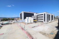 Gölcük Necati Çelik Devlet Hastanesi'nde Çevre Düzenlemesi Yapiliyor