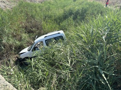 Isparta'da Hafif Ticari Araç Su Kanalina Uçtu Açiklamasi 1 Ölü, 1 Yarali