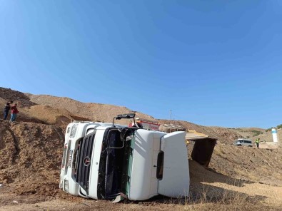 Micir Yüklü Kamyon Devrildi Açiklamasi 1 Ölü