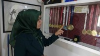 Milli Boksör Hatice Akbas'in Annesi Ilkay Akbas Açiklamasi 'Altin Madalyanin Yeri Hazir' Haberi
