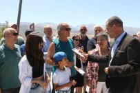 Saglik Ekipleri Köylerde Keneye Karsi Vatandaslari Bilgilendiriyor Haberi