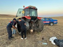 Tarlada Mahsur Kalan Çiftçiye Jandarma Yardim Etti Haberi