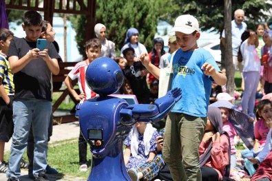 Tatile Gidemeyen Çocuklar Muhtar Sayesinde Unutulmaz Bir Gün Yasadi