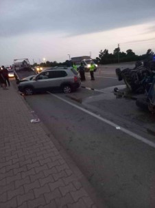 Traktör Ile Otomobil Çarpisti Açiklamasi 3 Yarali