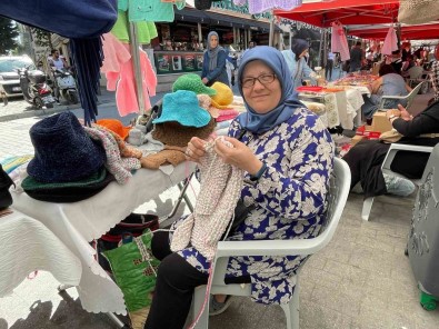 8 Yasindan Beri Hâlâ Ilk Günkü Hevesle Örgü Örüyor