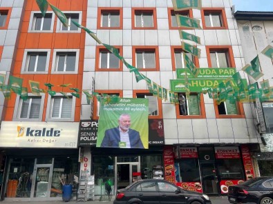 Agri'da Sehit Ismail Heniyye'nin Dev Posteri Asildi