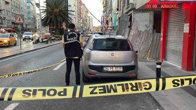 Bayrampasa'da 4. Kattan Düsen Otizmli Genç Agir Yaralandi