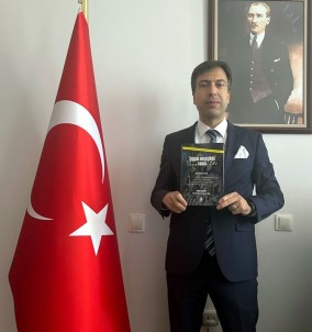 Bekir Sahiner, 'Suçun Ensesinde Yargi' Kitabini Yayinladi