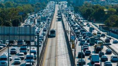 Istanbul E-5'Te Trafik Kaosu