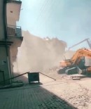 Korna Sesi, 5 Katli Binayi Yerle Bir Etti