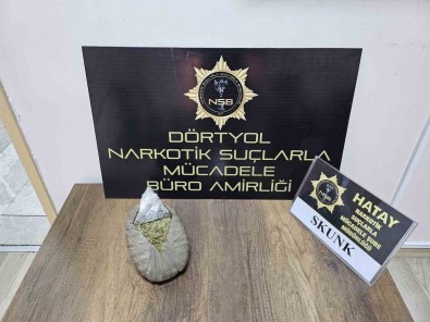 Motosikletli Sahsin Aracindan Ve Üstünden 595 Gram Skunk Çikti
