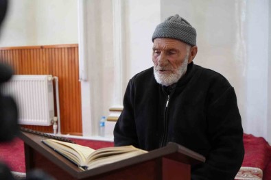 Ömrünü Namaz Kilmaya Kur'an Okumaya Adayan 83 Yasindaki 'Hasan Amca' Hafizlik Yarismasinda Ikinci Oldu