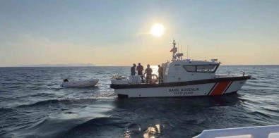 Saros Körfezi'nden Zürafa Kayaliklarina Sürüklenen Tekneyi Sahil Güvenlik Kurtardi