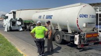 Tali Yoldan Çikan Tir Ile Yakit Ikmal Araci Çarpisti
