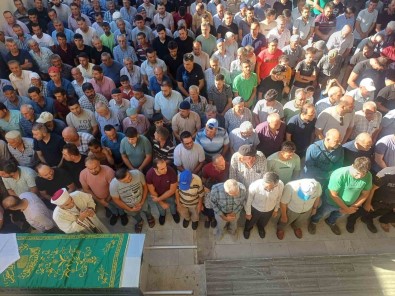 Traktör Kazasinda Hayatini Kaybeden Çift, Topraga Verildi