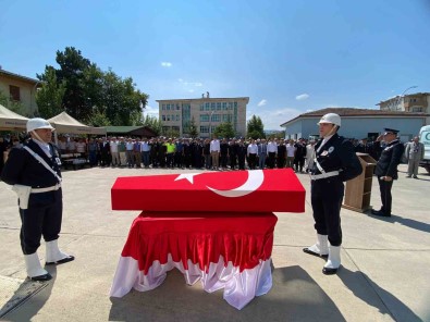 Tümörle Mücadeleye Yenik Düsen Polis Memuru Için Anlamli Veda
