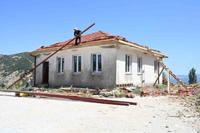 Vatandaslarin Köy Konagi Ve Tuvalet Tadilatina Isparta Belediyesi'nden Destek