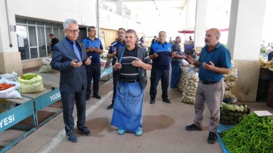 Yozgat'ta 45 Yildir Pazarcilar Tezgahlarini Toplu Dua Ile Açiyorlar