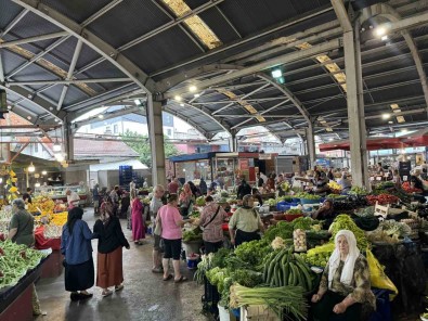 Zonguldak'ta Halk Pazarina Yogun Ilgi