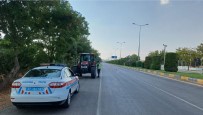 Gaziantep'te Isçileri Tasiyan Araç Ve Traktör Sürücüleri Denetlendi