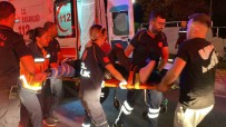 Motosiklet, Kirmizi Isikta Bekleyen Otomobile Arkadan Çarpti Açiklamasi 2 Yarali