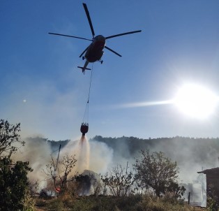 Çanakkale'de Ziraat Alanindaki Yangin Kontrol Altina Alindi