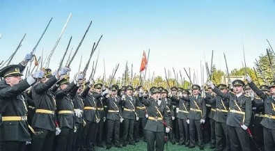 Teğmenlerin korsan yemini 28 Şubat kalıntısı çıktı! 15 Temmuz hain darbe girişimin ardından kaldırıldı