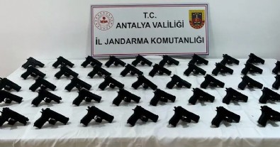 Serik İlçesinde Jandarma ekiplerince 45 adet ruhsatsız tabanca ele geçirildi