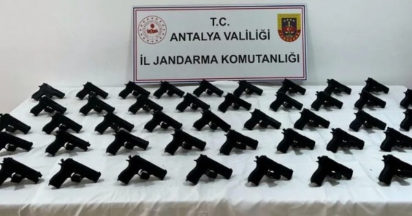 Serik İlçesinde Jandarma ekiplerince 45 adet ruhsatsız tabanca ele geçirildi
