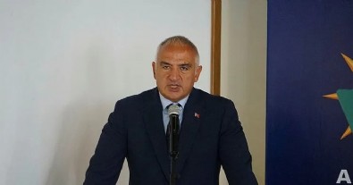 Bakan Ersoy duyurdu: Yurt dışına kaçırılan 2 bin 500 yıllık eser Türkiye'ye iade edildi