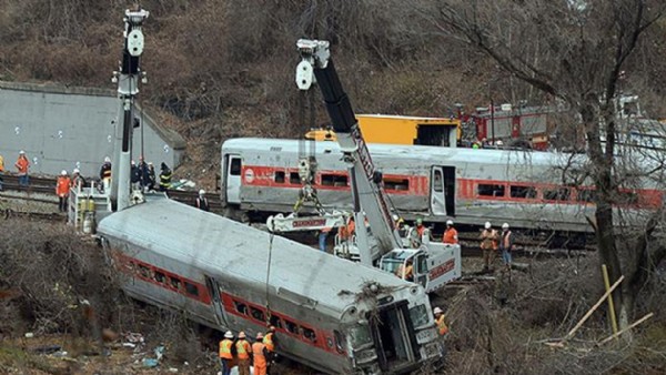 Güney Afrika’da tren raydan çıktı: Çok sayıda yaralı var