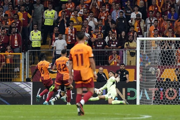 Muslera yoksa o var! Galatasaray'da Günay Güvenç'in performansı alkış aldı