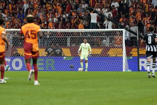 Muslera yoksa o var! Galatasaray'da Günay Güvenç'in performansı alkış aldı