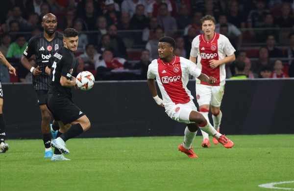 Beşiktaş, Ajax deplasmanında farklı yenildi