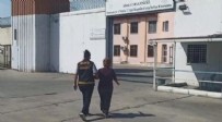 Akrabasının kimliğini kullanan firari yakalandı