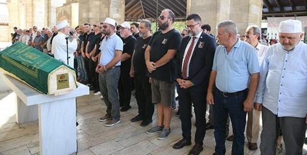 Ünlü isim son yolculuğuna uğurlandı!