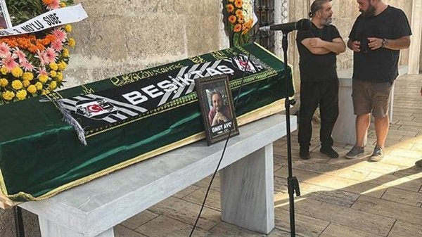 Ünlü isim son yolculuğuna uğurlandı!