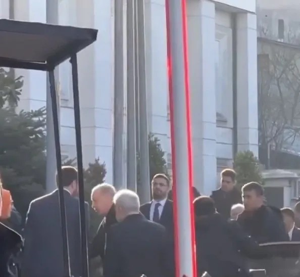 Cumhurbaşkanı Erdoğan, AK Parti İstanbul İl Başkanlığını ziyaret etti