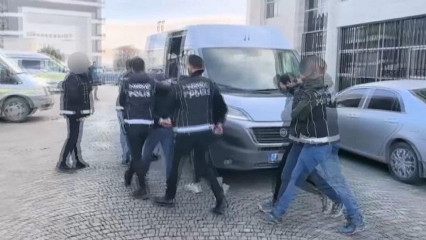 Kütahya'da uyuşturucu emdirilmiş kağıtlar dini kitapların arasından çıktı