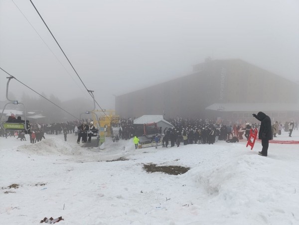 Bursa'da Uludağ kayak merkezlerine ziyaretçi akını