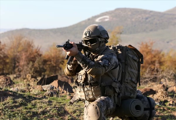 Irak ve Suriye'nin kuzeyinde 9 terörist etkisiz hale getirildi