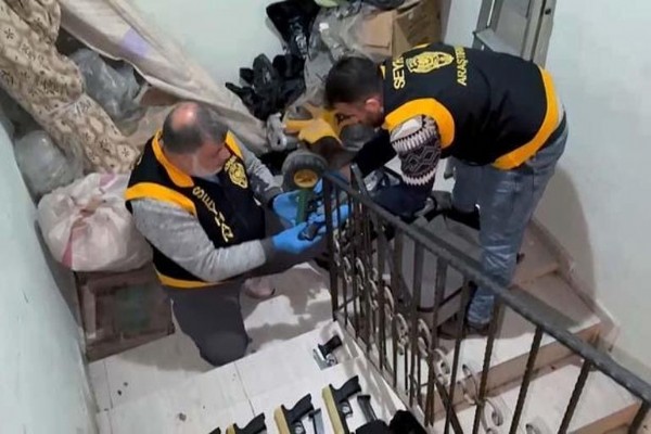 Evden cephane çıktı: 'Polis, silahları çıkarınca şoke olduk' dedi