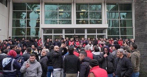 CHP'li İzmir Büyükşehir Belediyesi'ndeki maaş krizi Konak'a sıçradı: İşçiler 20 Ocak'a kadar süre verdi!